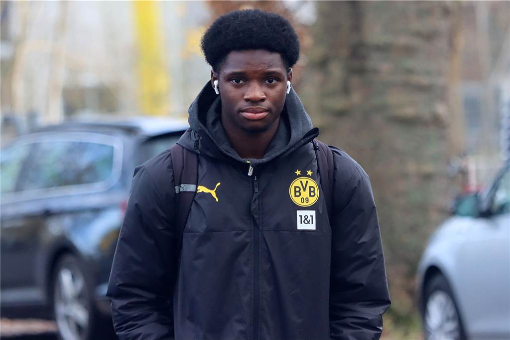 Der BVB auf dem Weg ins Teamhotel.