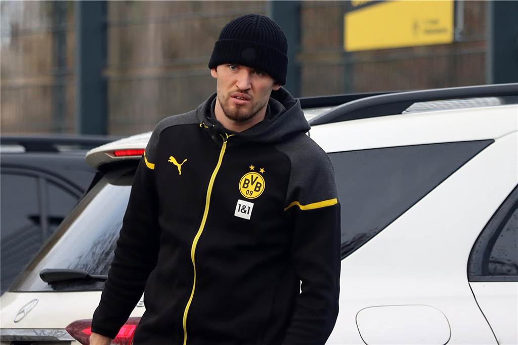 Der BVB auf dem Weg ins Teamhotel.