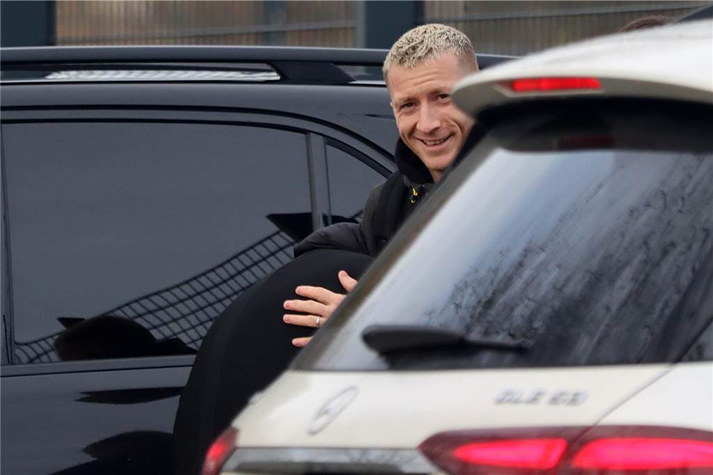 Der BVB auf dem Weg ins Teamhotel.