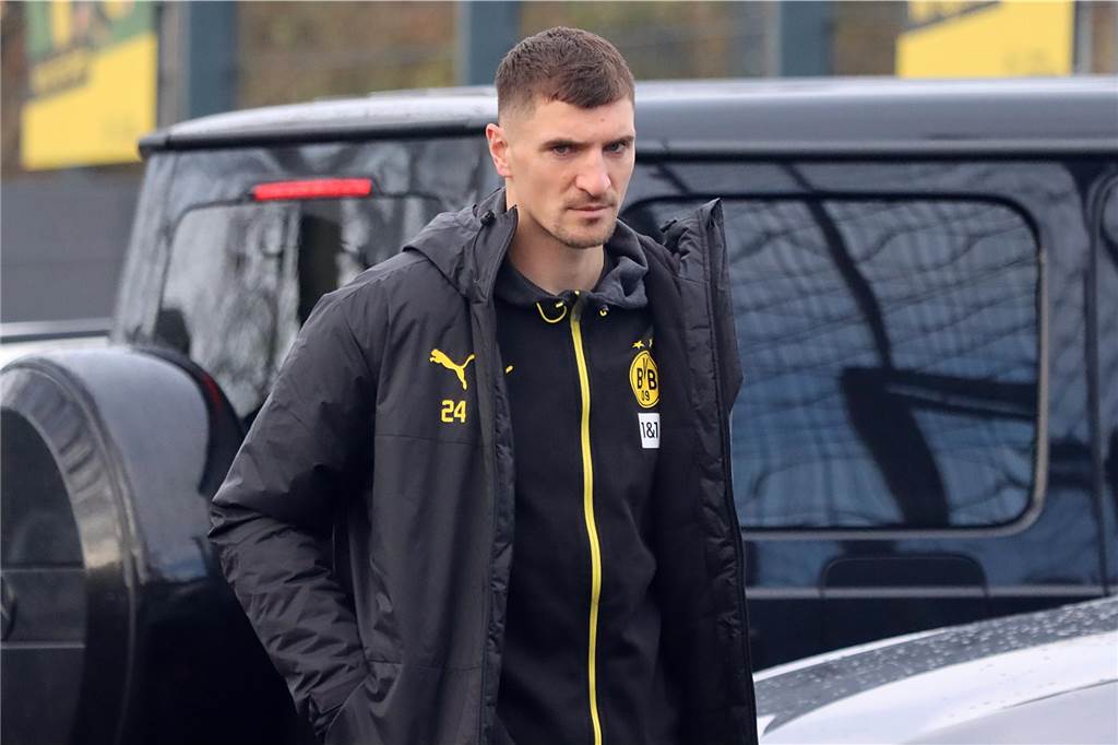 Der BVB auf dem Weg ins Teamhotel.