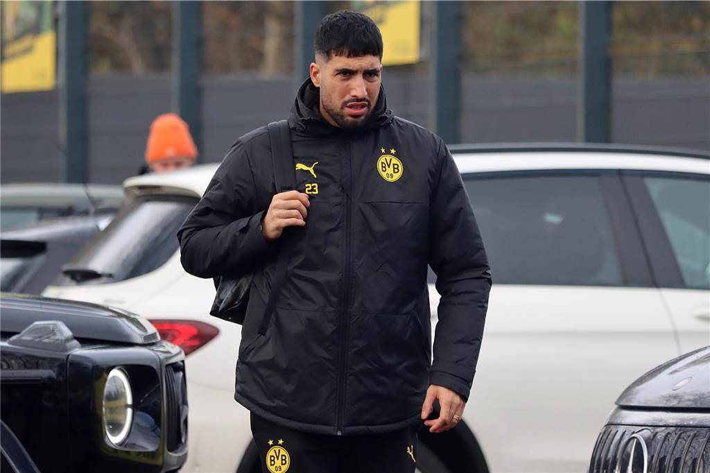 Der BVB auf dem Weg ins Teamhotel.