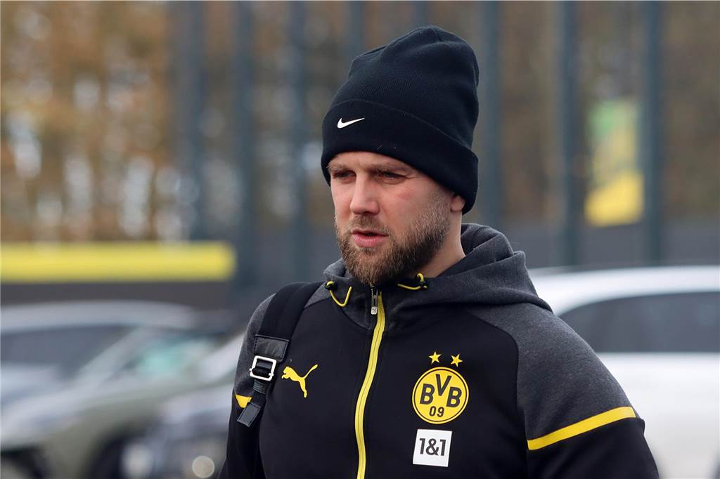 Der BVB auf dem Weg ins Teamhotel.
