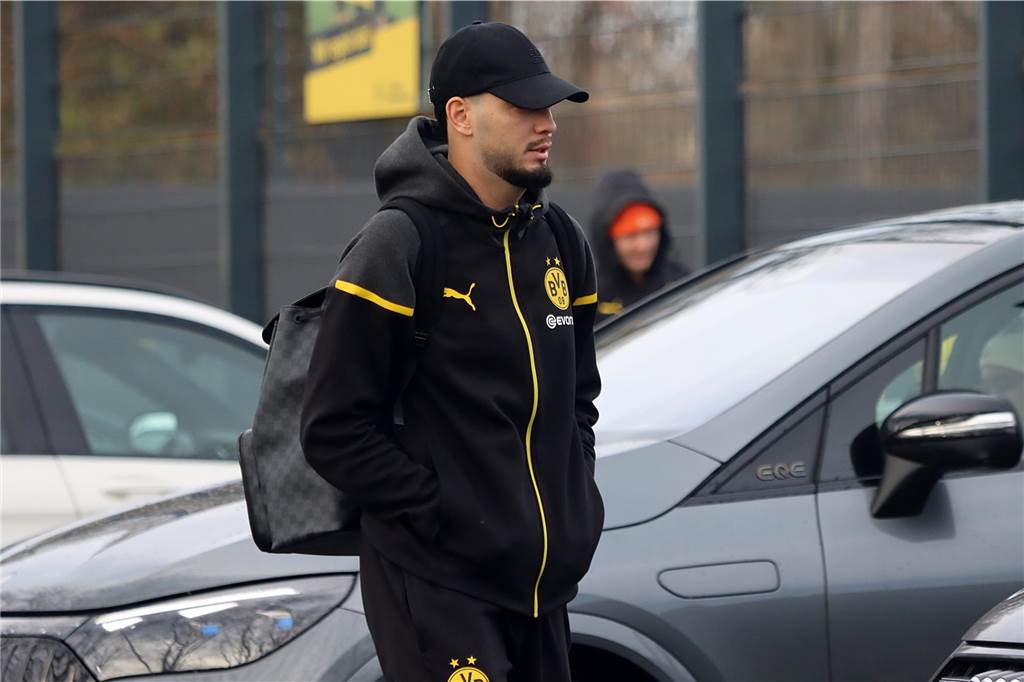 Der BVB auf dem Weg ins Teamhotel.