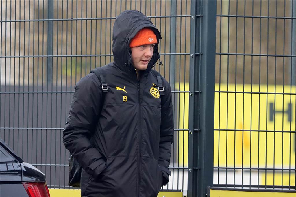 Der BVB auf dem Weg ins Teamhotel.