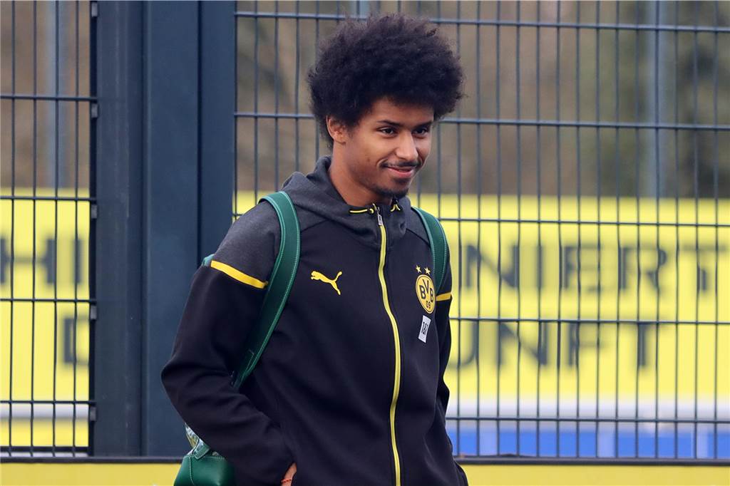 Der BVB auf dem Weg ins Teamhotel.