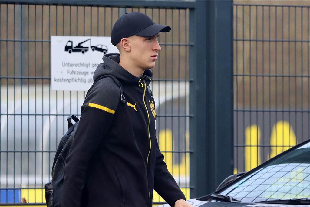 Der BVB auf dem Weg ins Teamhotel.