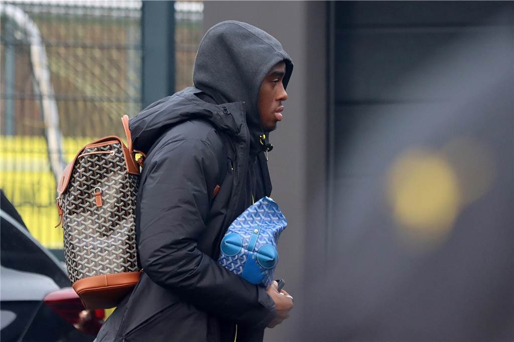 Der BVB auf dem Weg ins Teamhotel.