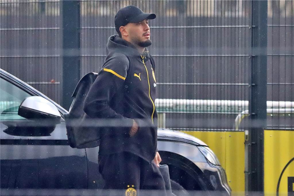 Der BVB auf dem Weg ins Teamhotel.