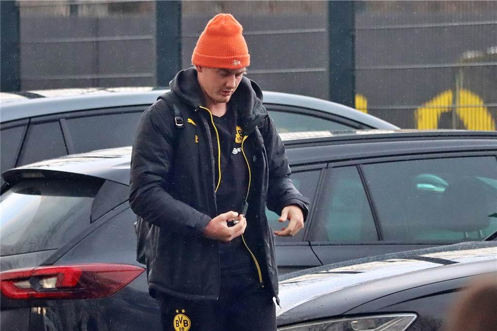 Der BVB auf dem Weg ins Teamhotel.
