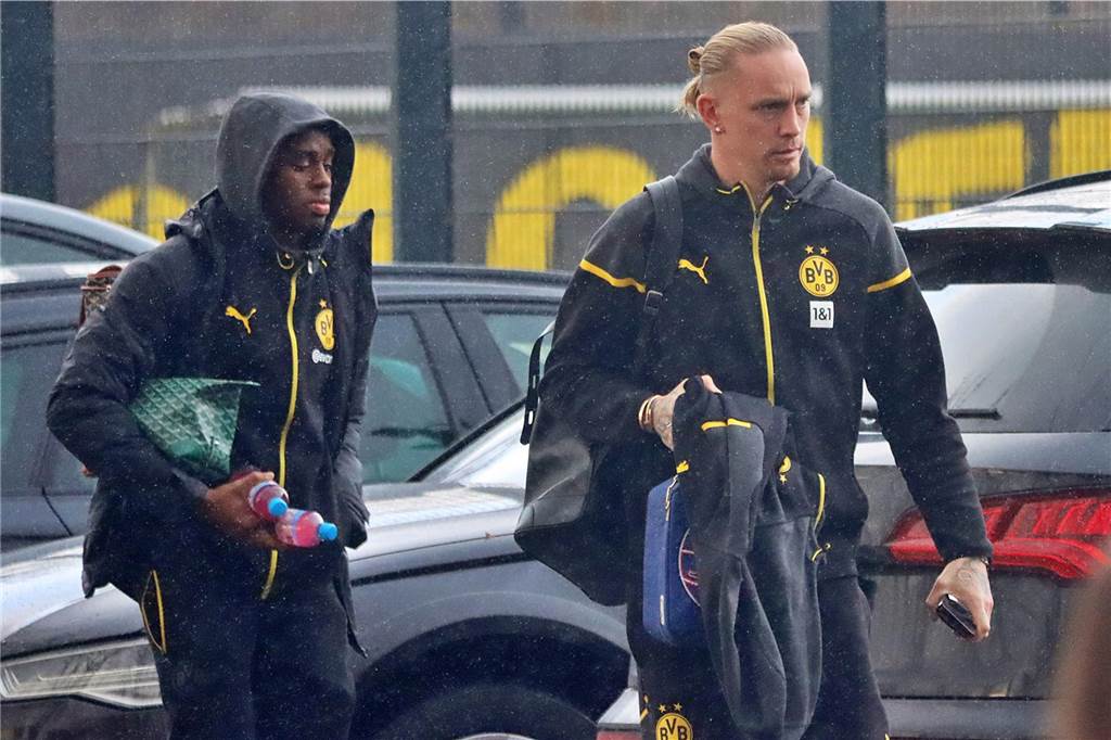 Der BVB auf dem Weg ins Teamhotel.