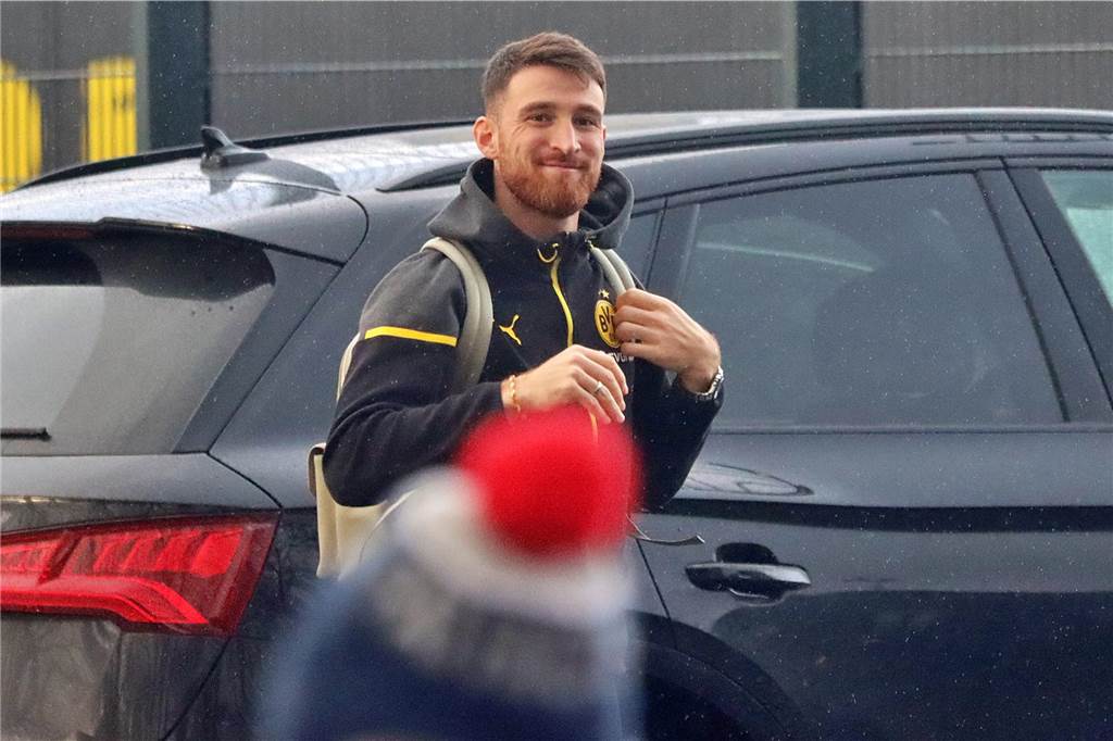 Der BVB auf dem Weg ins Teamhotel.