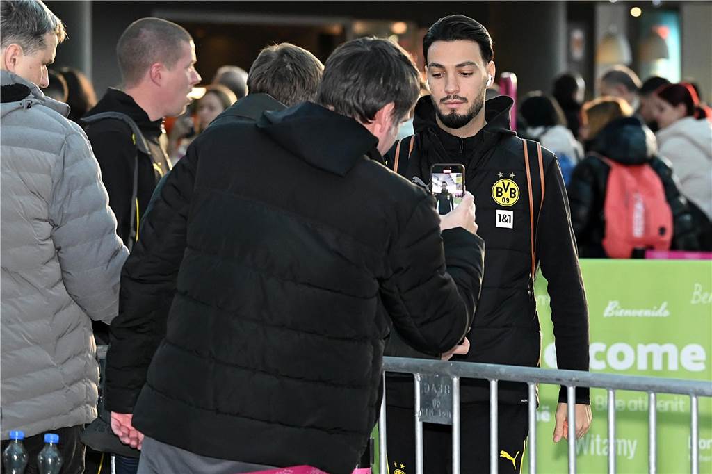 Der BVB auf dem Weg nach Heidenheim.
