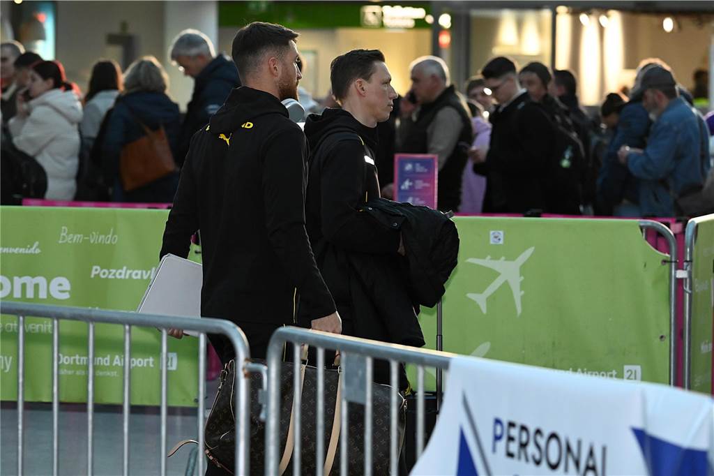 Der BVB auf dem Weg nach Heidenheim.