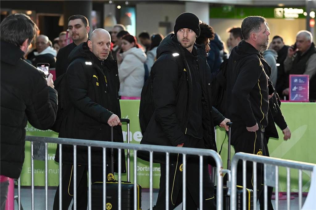 Der BVB auf dem Weg nach Heidenheim.
