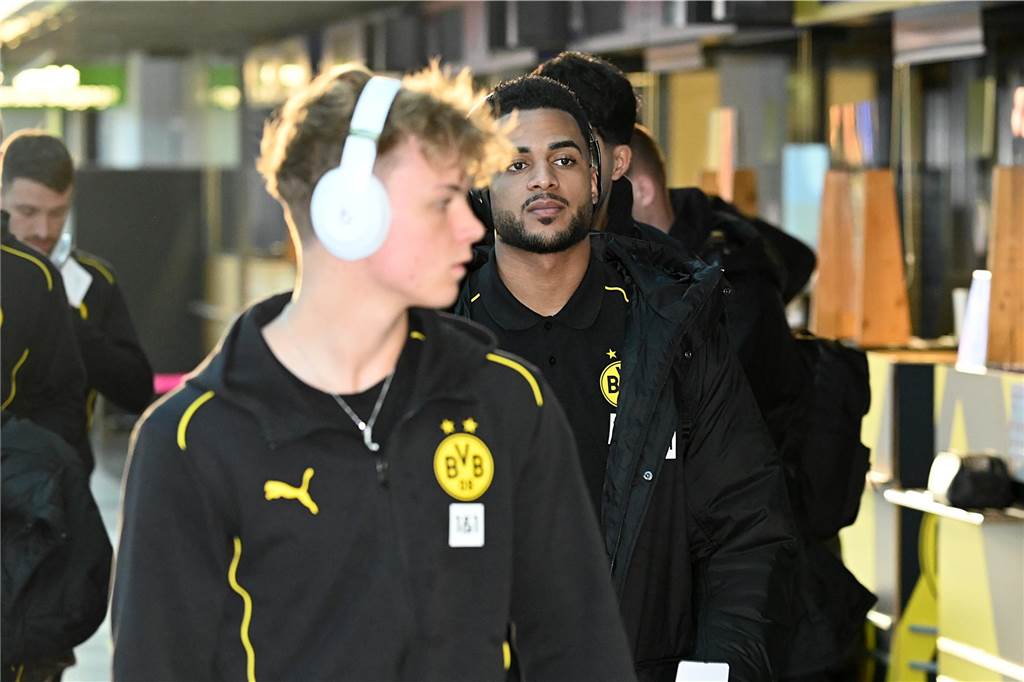 Der BVB auf dem Weg nach Heidenheim.