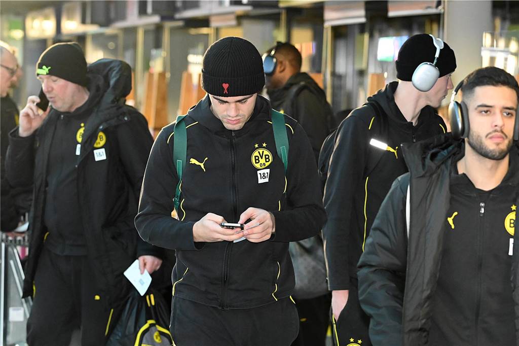 Der BVB auf dem Weg nach Heidenheim.