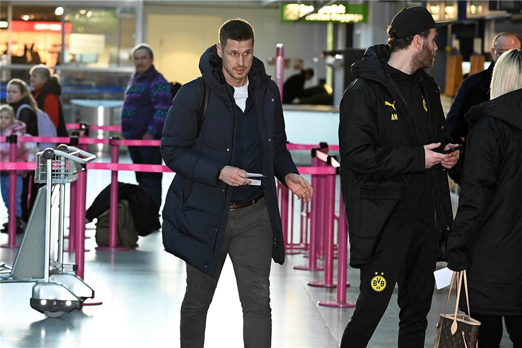 Der BVB auf dem Weg nach Heidenheim.