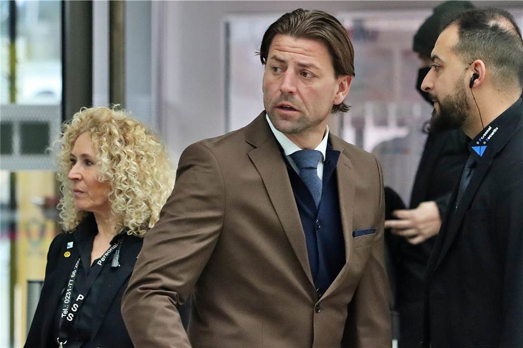 Der BVB auf dem Weg nach London.