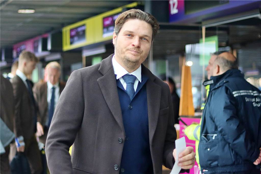 Der BVB auf dem Weg nach London.