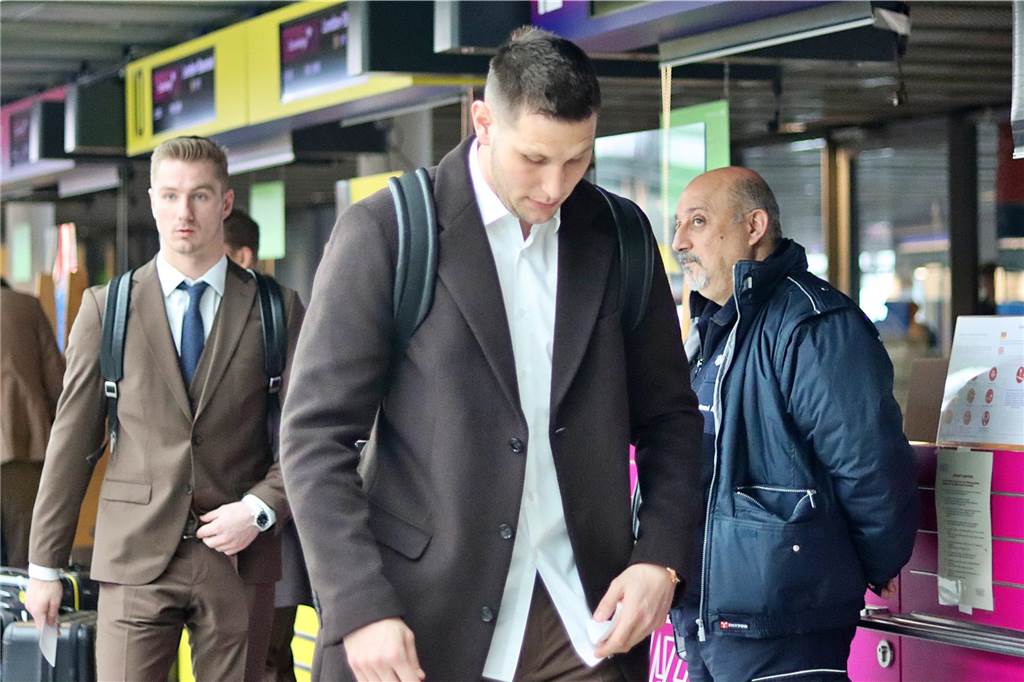 Der BVB auf dem Weg nach London.