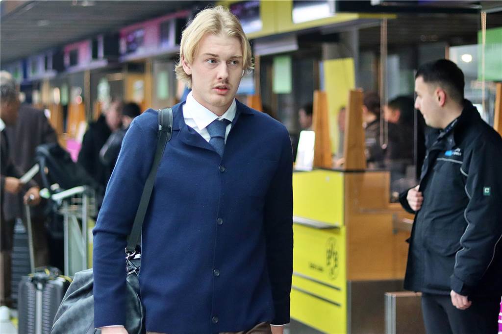 Der BVB auf dem Weg nach London.