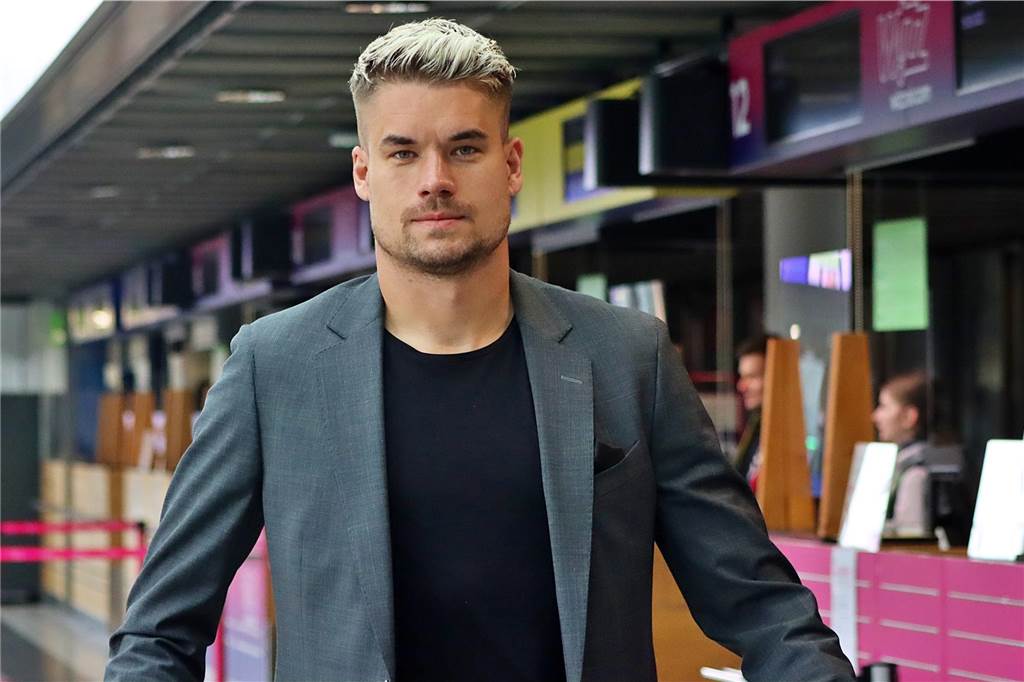 Der BVB auf dem Weg nach Paris.