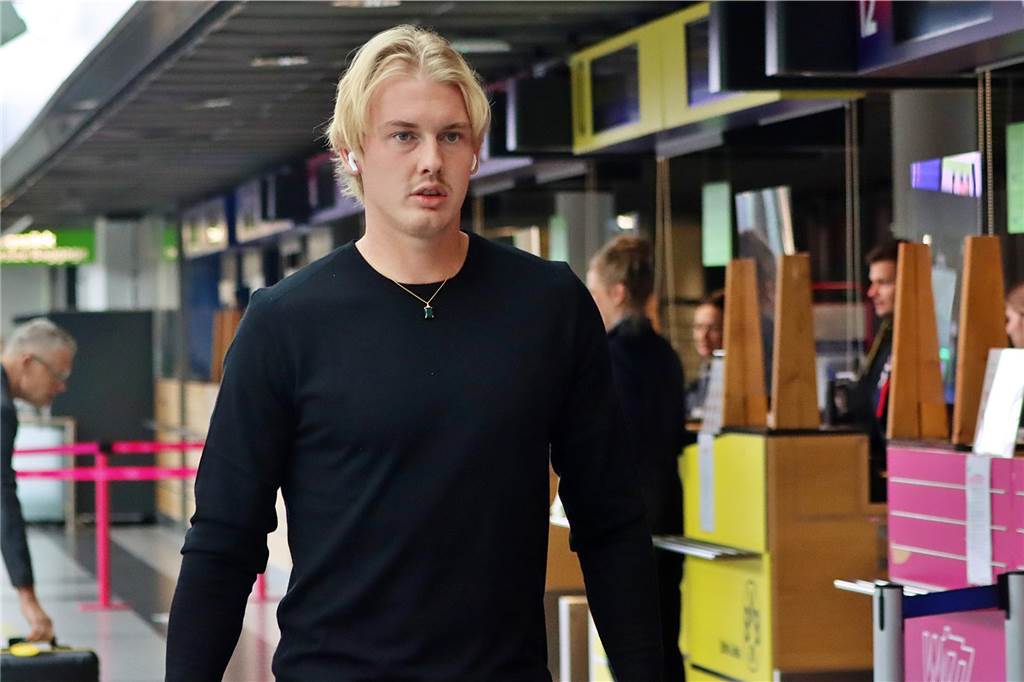 Der BVB auf dem Weg nach Paris.