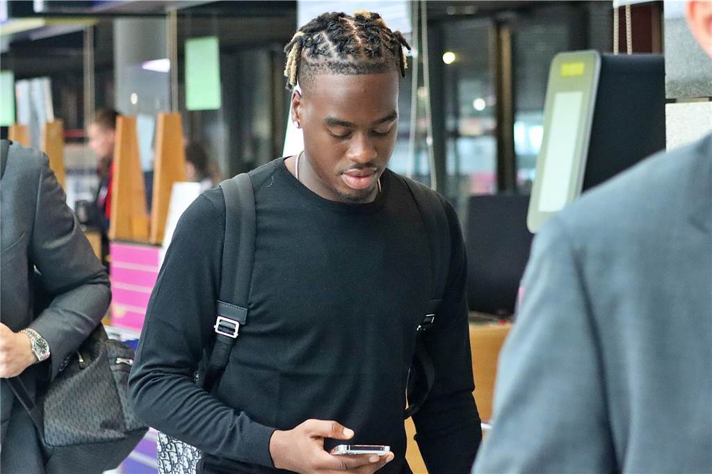 Der BVB auf dem Weg nach Paris.