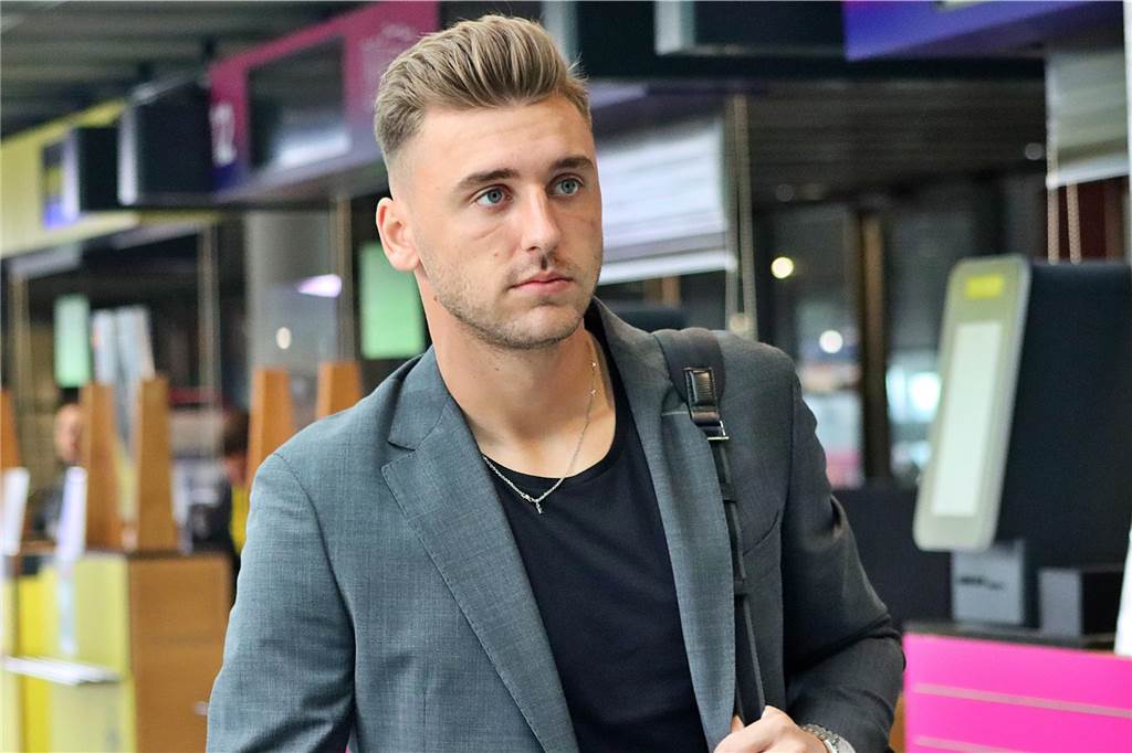 Der BVB auf dem Weg nach Paris.