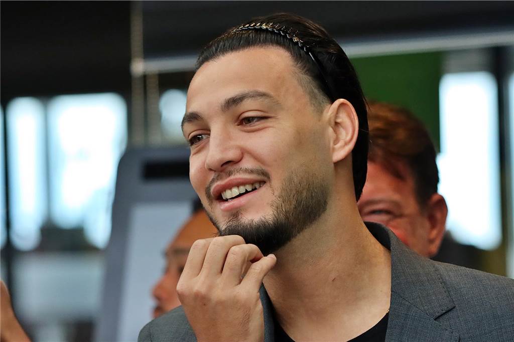 Der BVB auf dem Weg nach Paris.