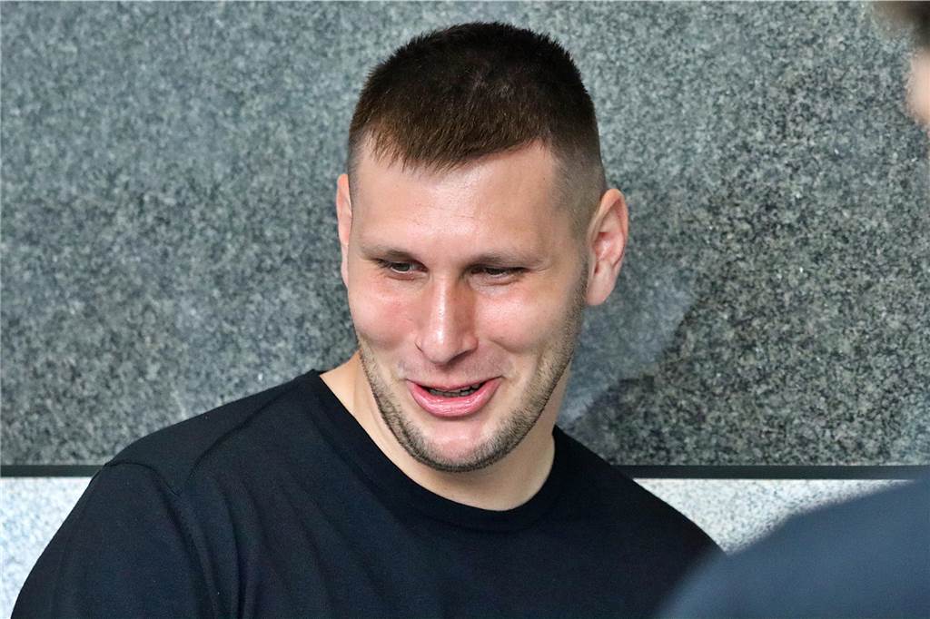 Der BVB auf dem Weg nach Paris.