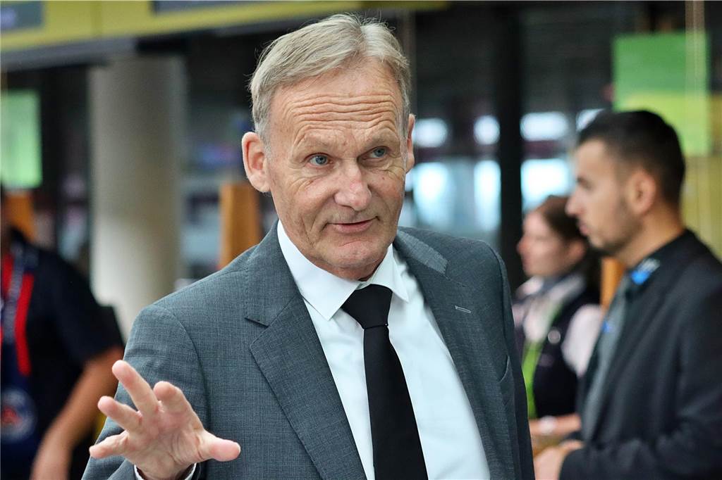 Der BVB auf dem Weg nach Paris.