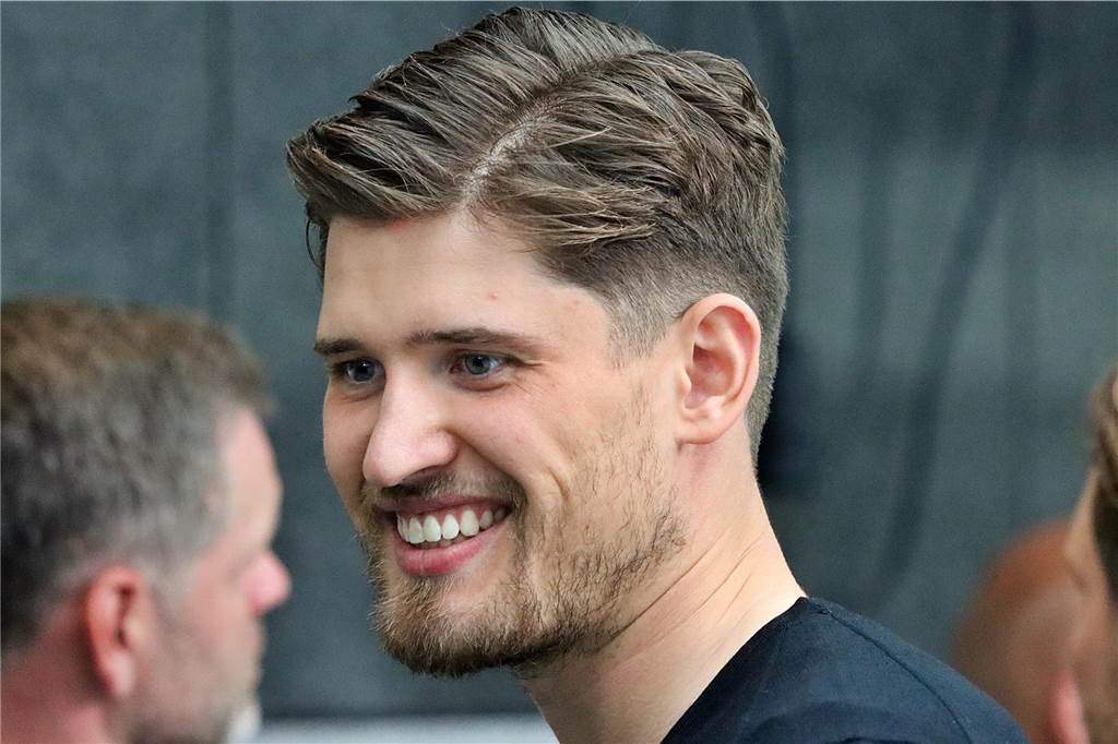 Der BVB auf dem Weg nach Paris.