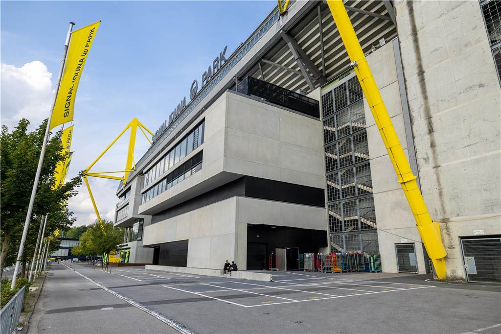 BVB investiert weitere Millionen Euro ins Stadion: Neue Großprojekte im Signal Iduna Park Der Signal Iduna Park von außen.
