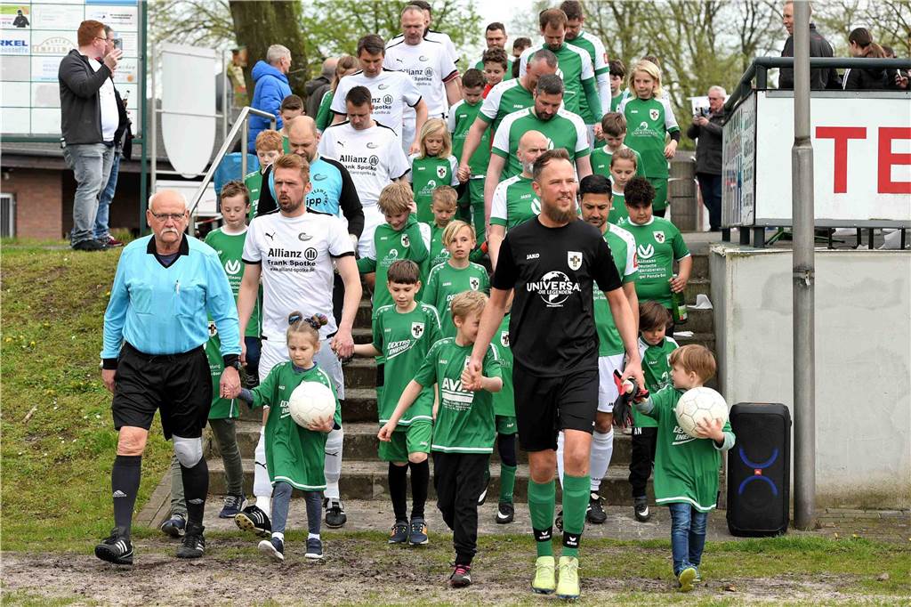 DJK Sportfreunde Datteln bleiben das Maß der Dinge: BVH Dorsten scheitert im Kreispokalfinale Ü40-Teams laufen zum Kreispokalfinale auf den Platz