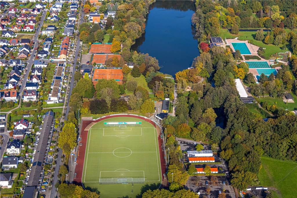 Der Cappenberger See und der Park um das Gewässer und das benachbarte Freibad im Norden von Lünen sind nicht nur bei Hundebesitzern beliebt. Auf vielen Wegen sind Spaziergänge möglich. Wenige Meter weiter sind die Fußballer des TuS Westfalia Wethmar daheim.