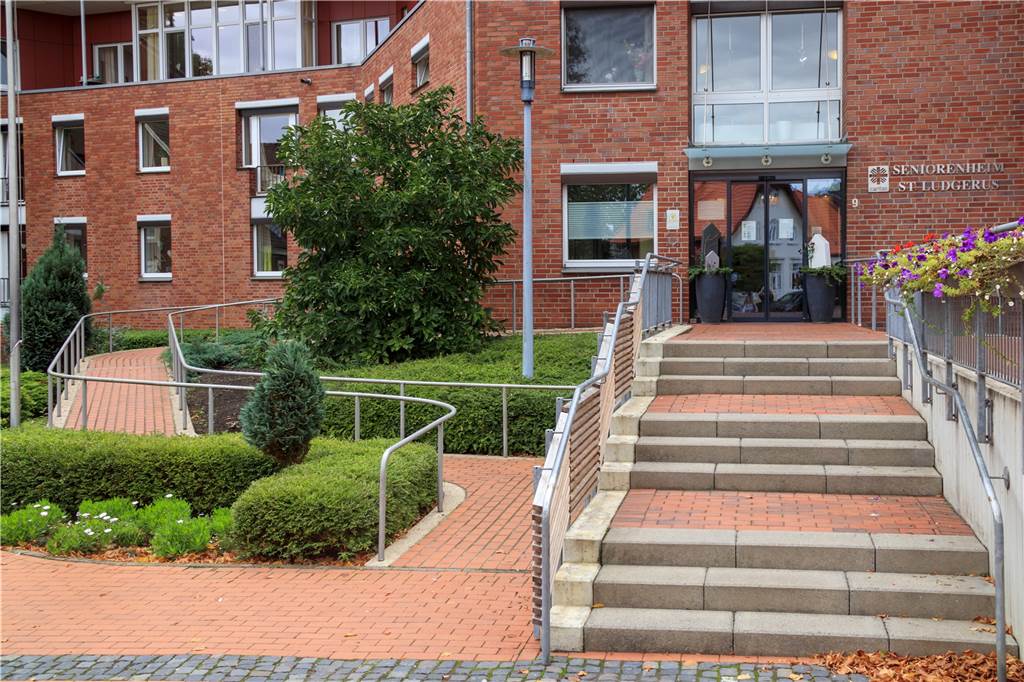 Diebstahlserie in Heeker Seniorenheim : Täter (17) aus eigenen Reihen Der Caritasverband Ahaus-Vreden als Träger der Einrichtung hat umgehend reagiert und den Mitarbeiter unter anderem fristlos gekündigt, um jeden weiteren Kontakt zu Bewohnern und Mitarbeitern zu unterbinden.