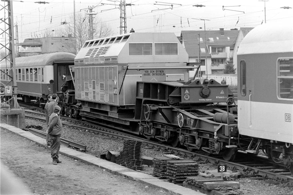 Der Castor-Transport rollte am Freitag (20. März 1998) gegen 14.50 Uhr im Bahnhof Lünen-Süd ein.