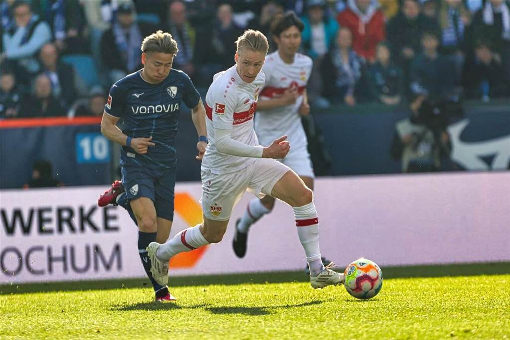 Chris Führich tritt in seiner Heimat auf: Castrop-Rauxeler siegt mit VfB Stuttgart beim VfL Bochum Der Castrop-Rauxeler Chris Führich siegte am Ostersonntag mit seinem VfB Stuttgart beim VfL Bochum mit 3:2.