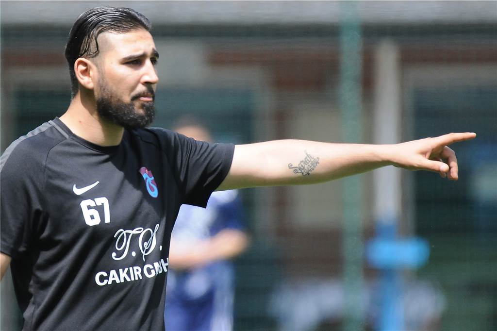 Nach einer Roten Karte im Pokal - freie Fahrt für die Liga? Der Castrop-Rauxeler Haldun Gülünoglu ist Trainer sowie Spielertrainer von Trabzonspor Herne. Er sah im Kreispokal-Spiel bei Eintracht Ickern die Rote Karte.