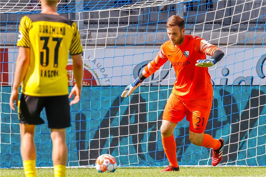 VfL Bochum: Keeper Michael Esser ist im Südtiroler Trainingslager umgeknickt Der Castrop-Rauxeler Michael Esser, neuer Torwart bei Bundesliga-Aufsteiger VfL Bochum, ist im Südtiroler Trainingslager umgekickt und hat das Testspiel gegen Parma verpasst.