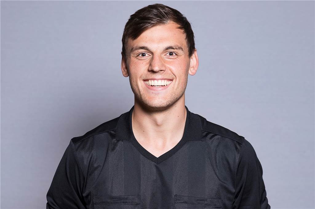 Aufstieg in der Winterpause ist selten: Castrop-Rauxeler Schiedsrichter pfeift schon jetzt in der Landesliga Der Castrop-Rauxeler Niklas Simpson.