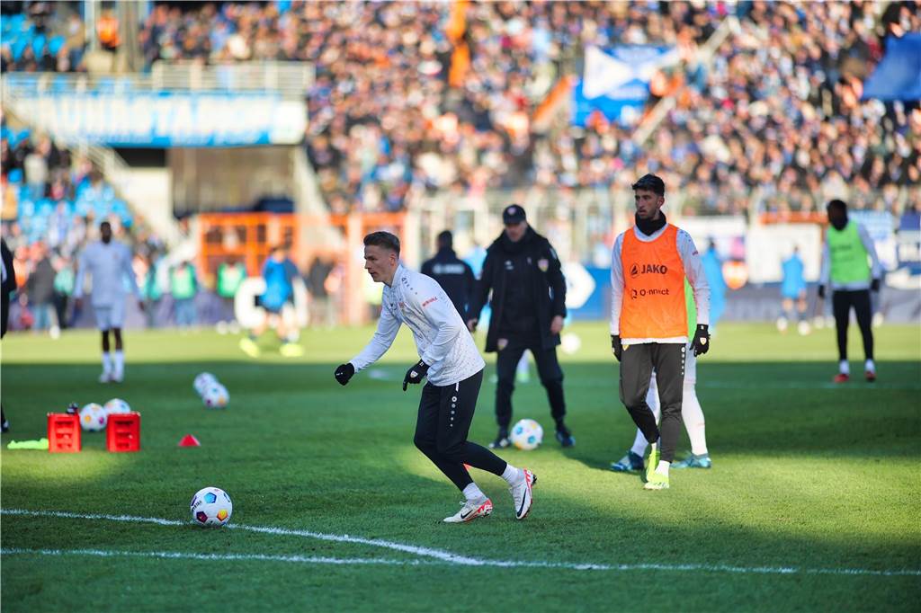 Der Castrop-Rauxeler Profi Chris Führich bereitete sich intensiv auf das Duell seines VfB Stuttgart beim VfL Bochum vor.