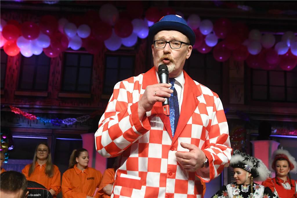 Karnevals-Party mit DJ-Ötzi-Double: Das plant der CCCS Rot-Weiß Beim Kinderkarneval des CCCS Rot-Weiß ist Onkel Ralli zusammen mit Martin der Mann auf der Bühne, der durch das unterhaltsame Programm führt. Bis zu 1000 Kinder feiern in der Europahalle Jahr für Jahr mit.