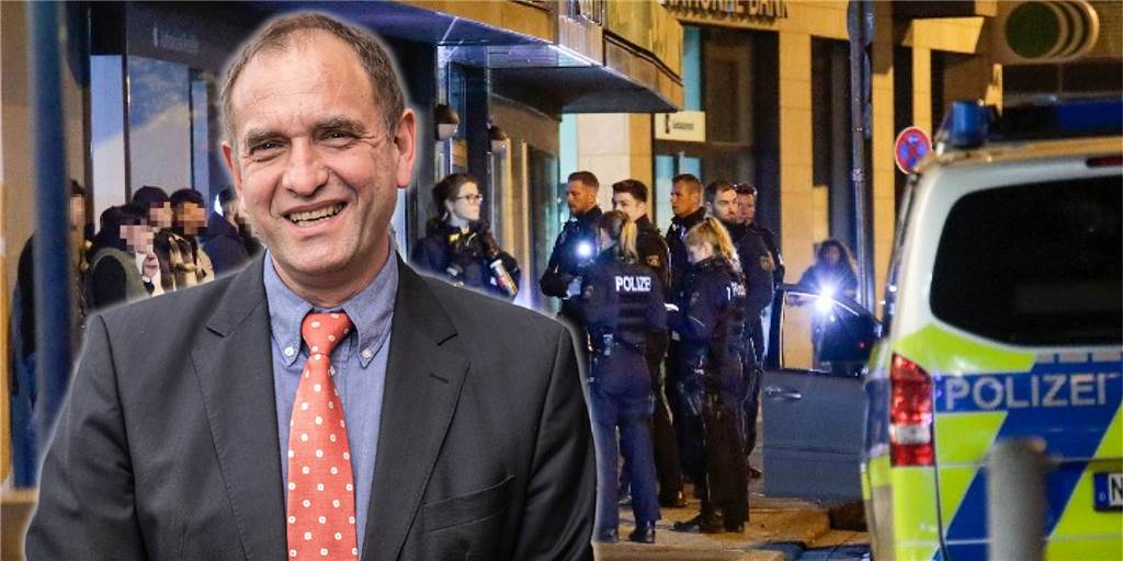 CDU-Chef alarmiert: „Früher hatte man Angst um sein Geld, heute um sein Leben“ Der Dortmunder CDU-Chef Sascha Mader. Im Hintergrund montiert ein Schwerpunkteinsatz der Polizei auf der ampstraße.