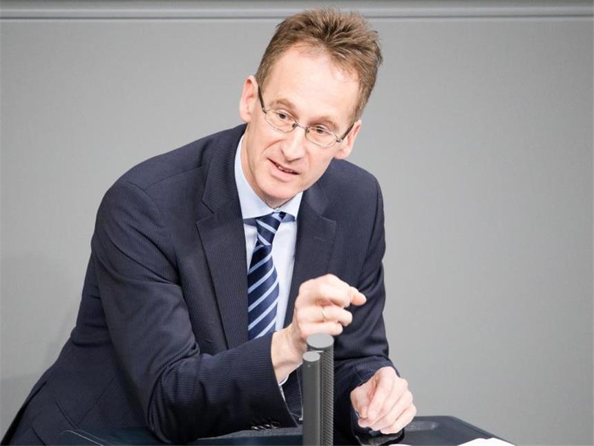CDU-Politiker liest Schmähgedicht im Bundestag Der CDU-Politiker Detlef Seif im Bundestag: Sein Vortrag des Böhmermann'schen Schmähgedichts sorgte für Empörung.