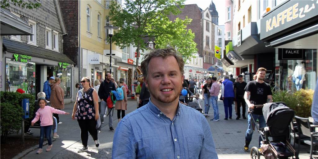 Andrang beim verkaufsoffenen Sonntag – gutes Wetter sorgt für kleines Aber Der Chef der Werbegemeinschaft Hans-Peter Rienhöfer war zufrieden mit dem verkaufsoffenen Sonntag - mit einem kleinen Aber.