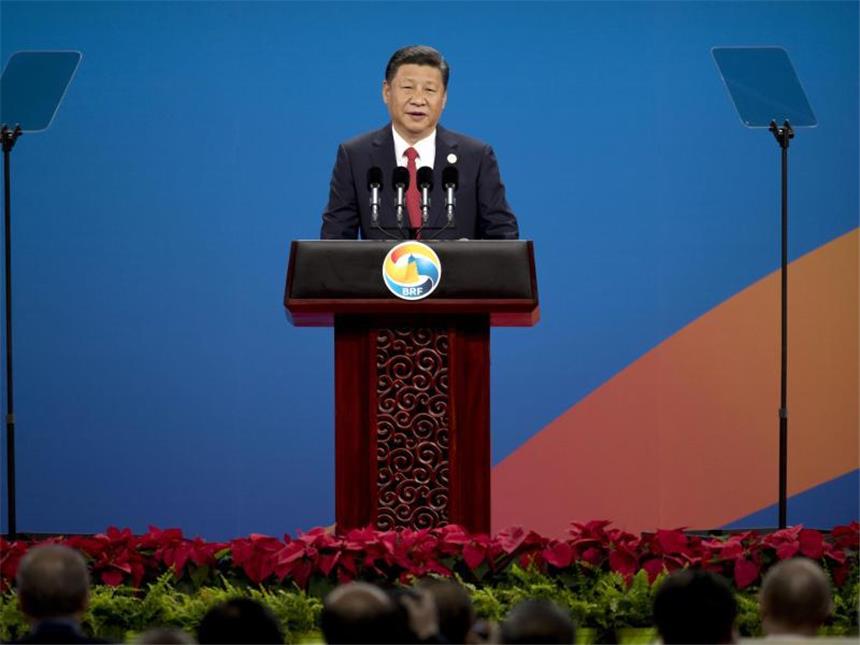 "Seidenstraßen"-Gipfel: China winkt mit Milliarden Der chinesische Präsident Xi Jinping spricht bei der Eröffnungszeremonie. Foto: Mark Schiefelbein