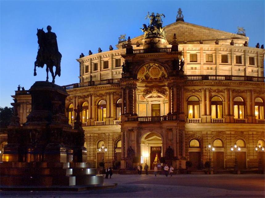Dresdner Ensembles mit Konzerten für Japan Der Chor der Dresdner Semperoper hat eine tiefe Verbindung zu Japan.