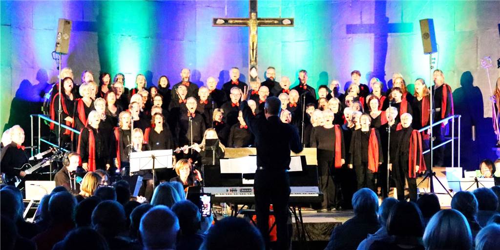 Chor „Swinging Church“ aus Dorsten bot ein grandioses Jubiläumsspektakel Chor in der Kirche